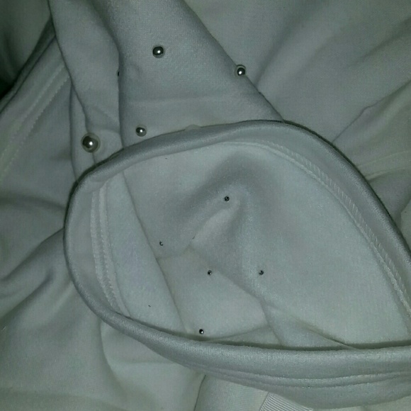 LAST 1!  Winter's dream White  Pearl Hoodie - Picture 5 of 5